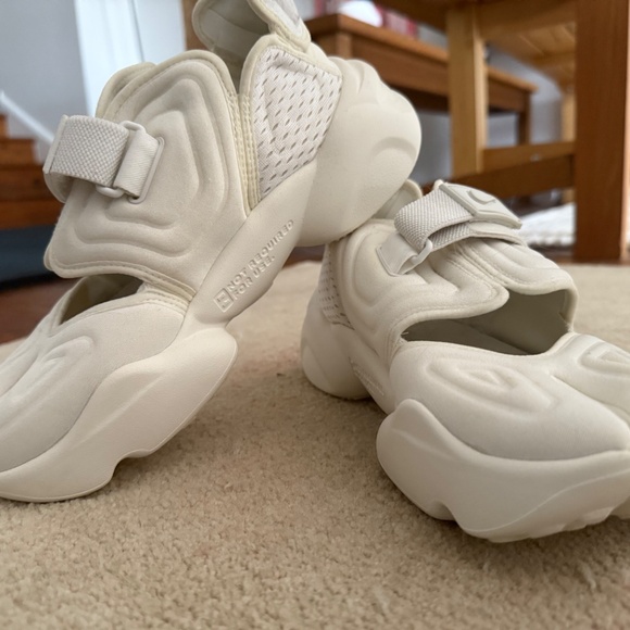 NIKE AIR RIFT SPLIT-TOE TABI SNEAKER NEW - Picture 4 of 5